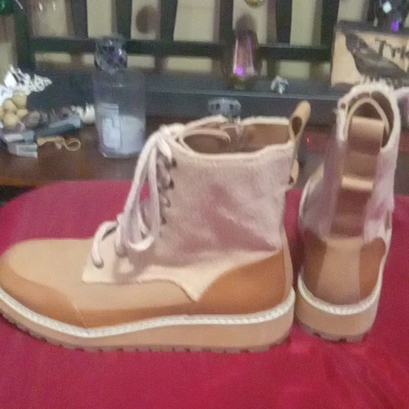 Women's tan boots - Picture 5 of 5